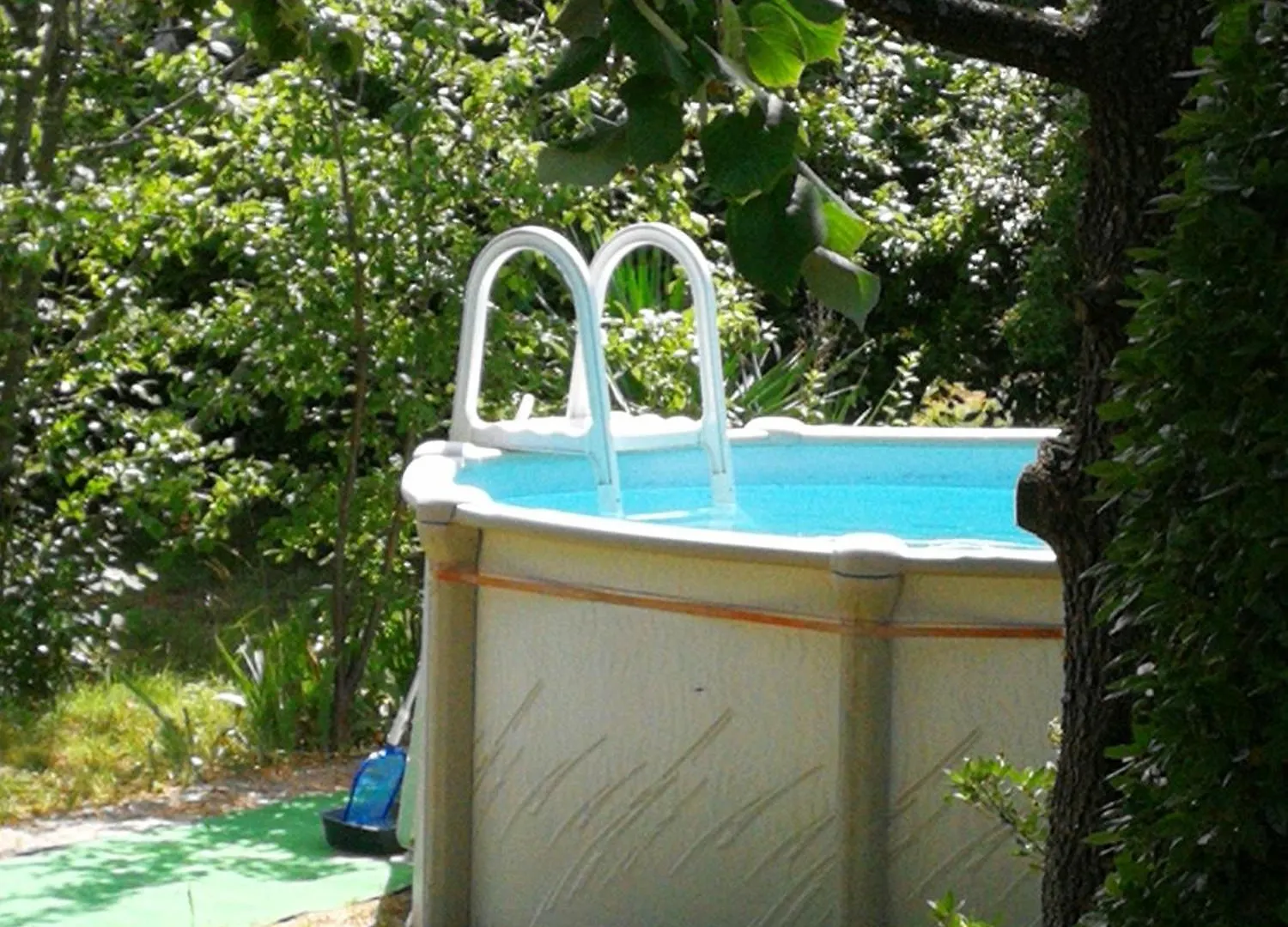 Hébergement de vacances Villa Montloubier à Villeneuve-de-Berg France